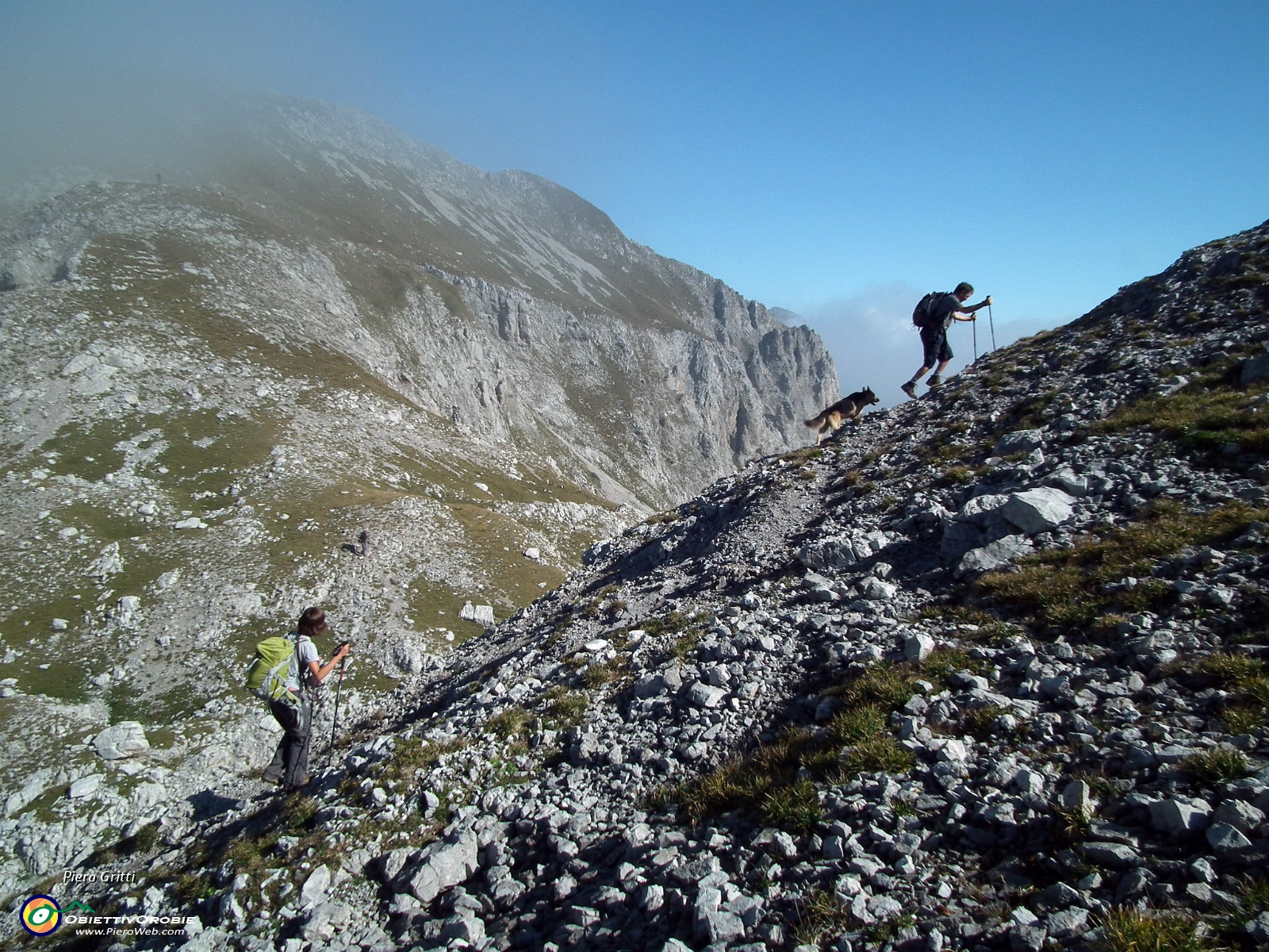 19 Io con Erica e Dory ci avviamo sulla variante alpin. per l'Arera....jpg